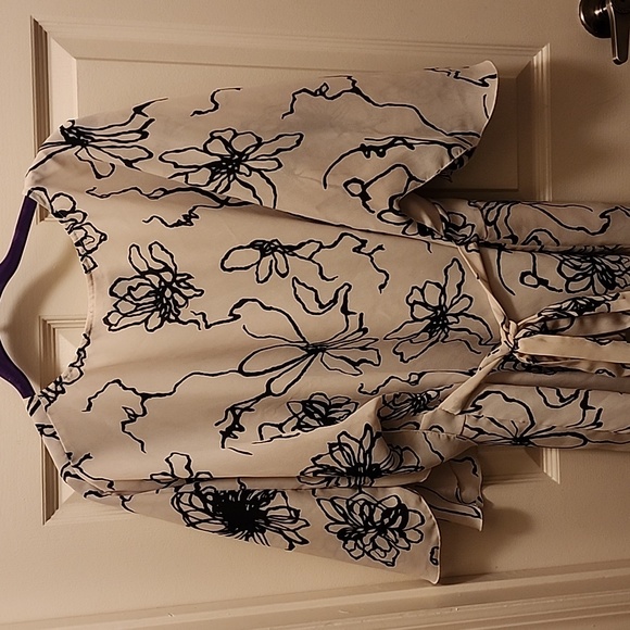 Top - Picture 2 of 2